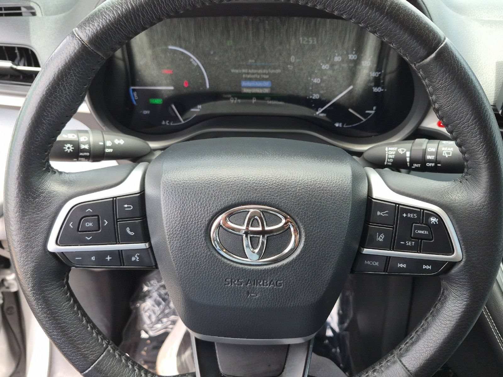 Used 2025 Toyota Sienna XLE FWD image 23