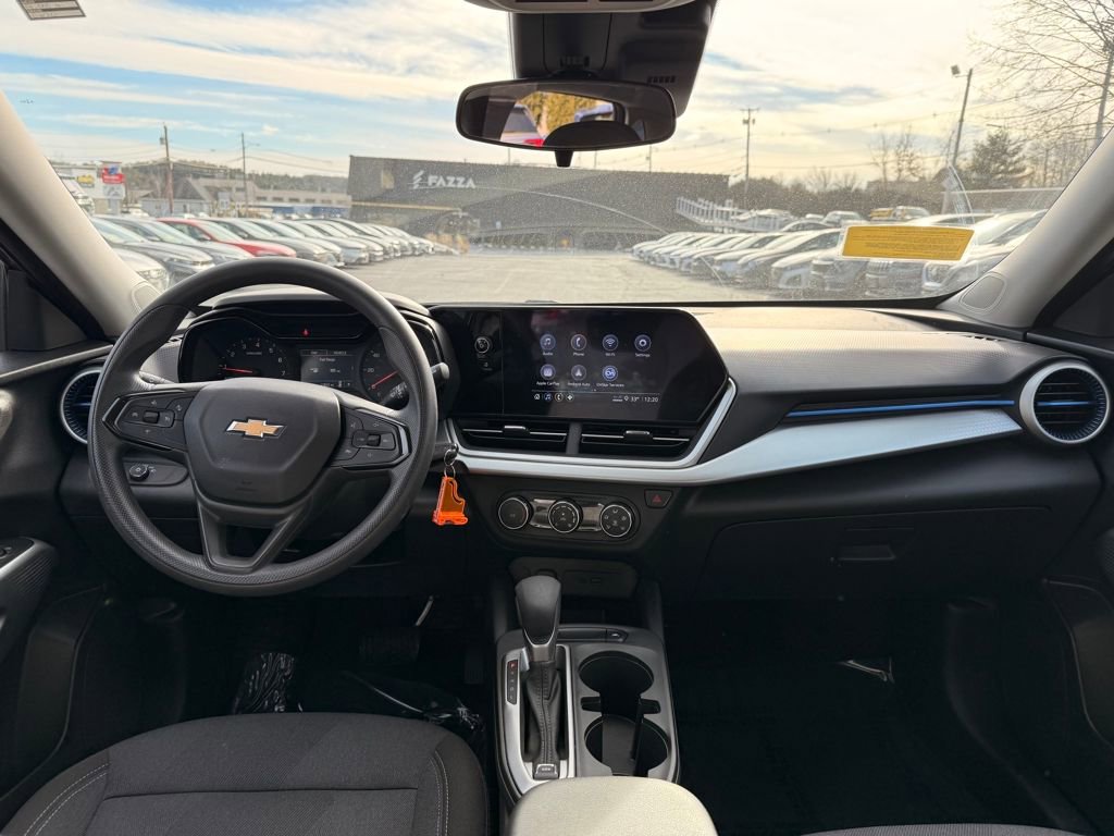 Used 2024 Chevrolet Trax LS image 18
