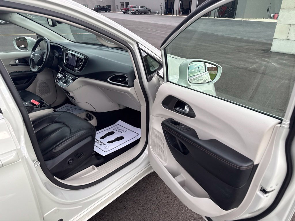 Used 2020 Chrysler Pacifica Touring-L Plus FWD image 25