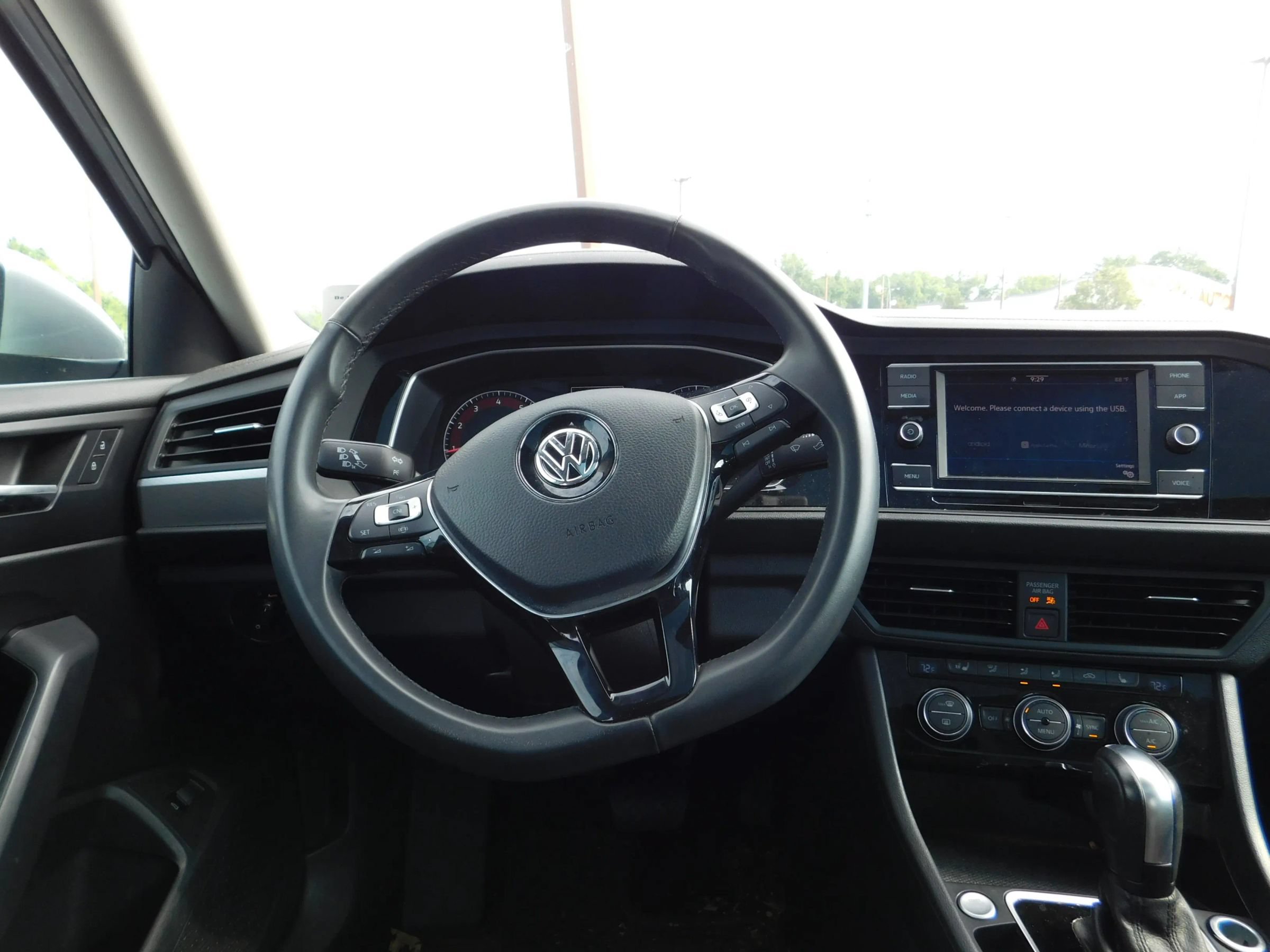 Used 2020 Volkswagen Jetta SE w/ SE Cold Weather Package FWD image 11