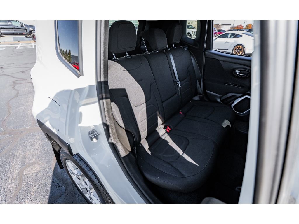 Used 2018 Jeep Renegade Latitude w/ Popular Equipment Group image 25