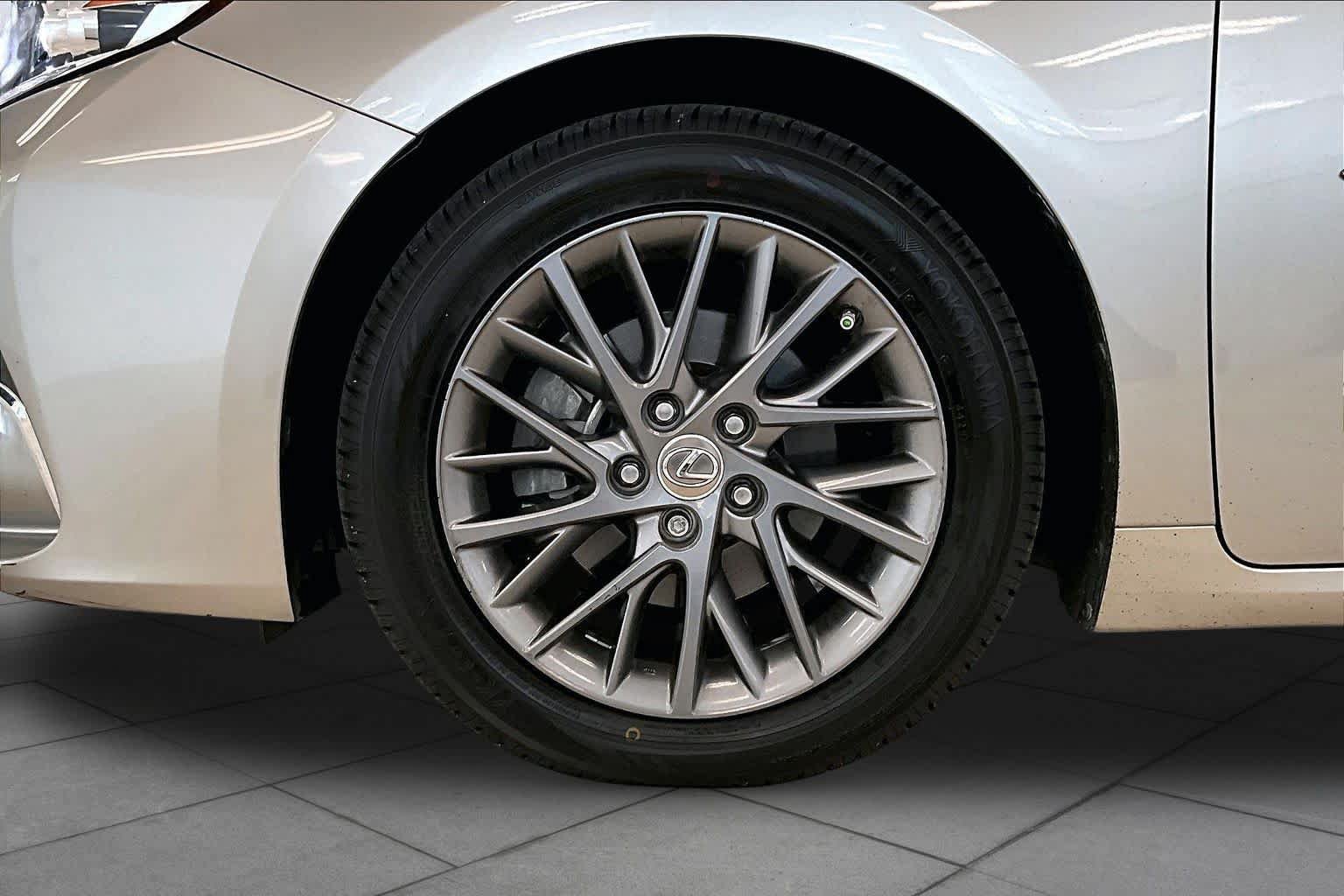 Used 2018 Lexus ES 350 w/ Navigation System Package FWD image 9