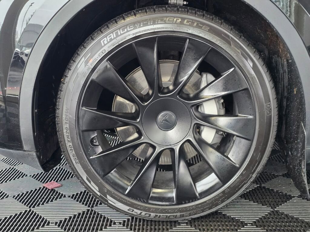 Used 2021 Tesla Model Y Long Range image 12