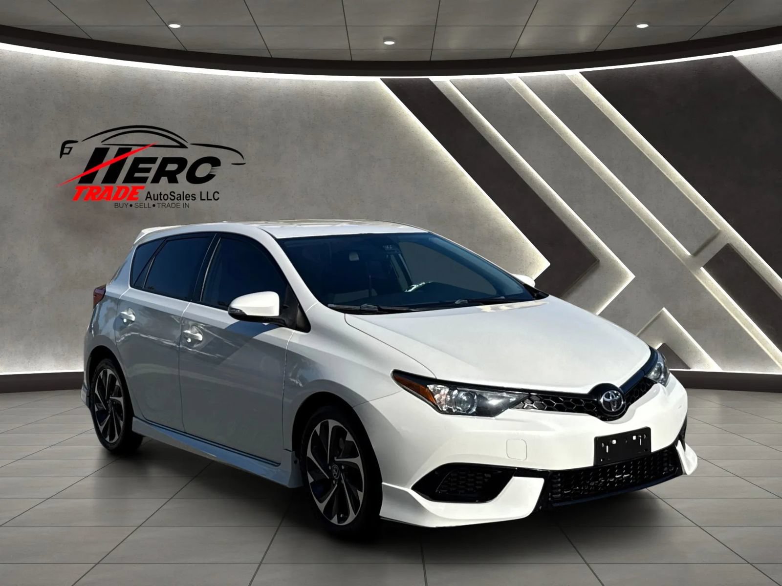 Used 2017 Toyota Corolla iM w/ Carpet Mat Package FWD image 1
