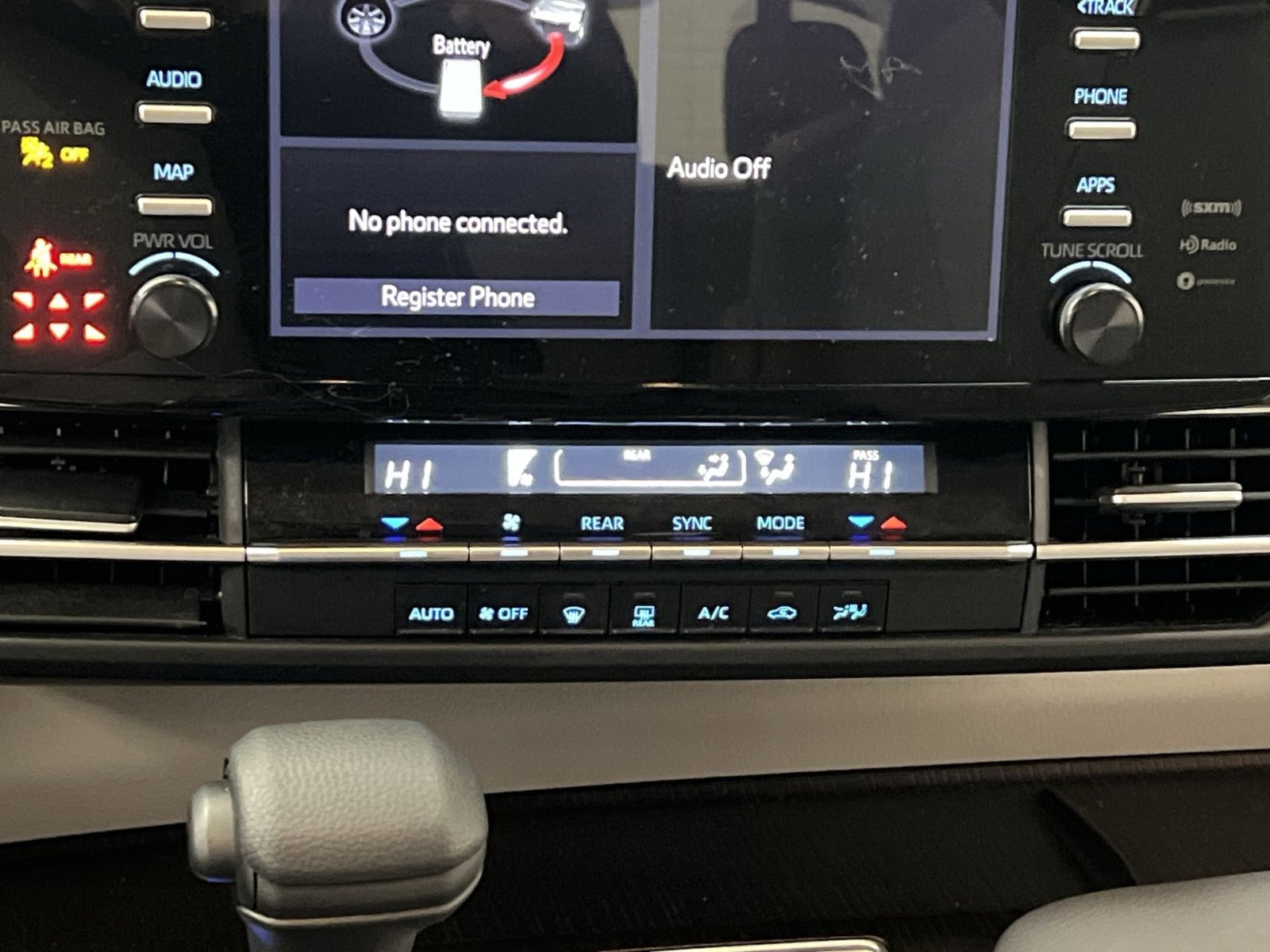 Used 2024 Toyota Sienna LE image 19