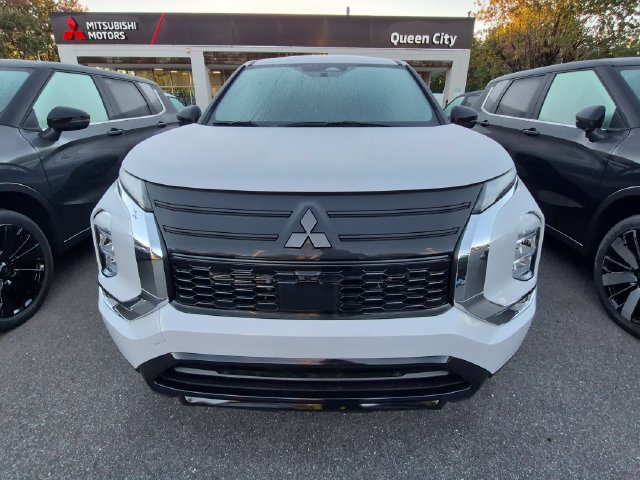 New 2026 Mitsubishi Outlander LE FWD image 8