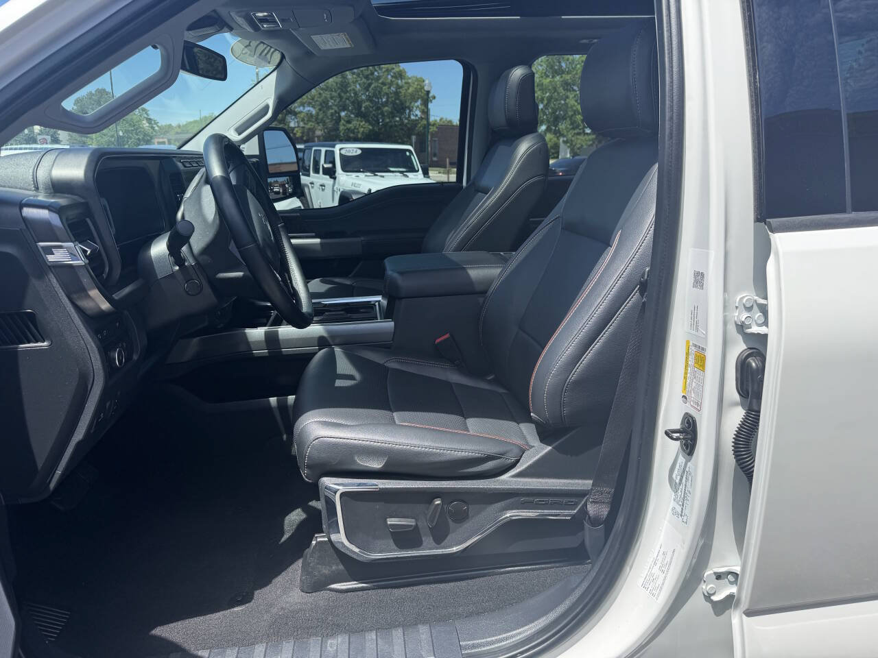 Used 2023 Ford F250 Lariat w/ Sport Appearance Package AWD/4WD image 8