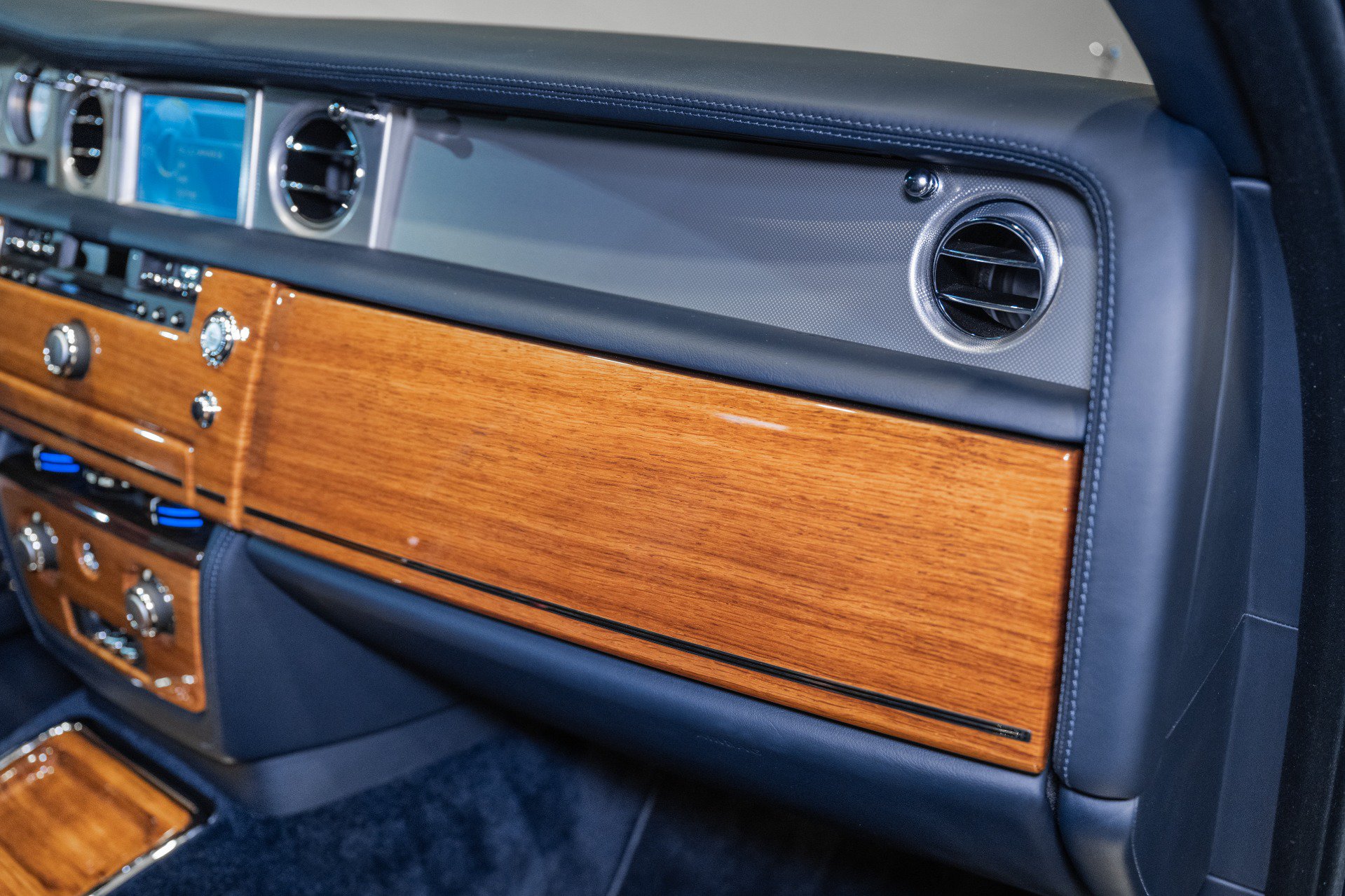 Used 2011 Rolls-Royce Phantom Sedan RWD image 80