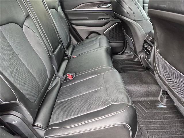 Used 2023 Jeep Grand Cherokee Overland AWD/4WD image 21