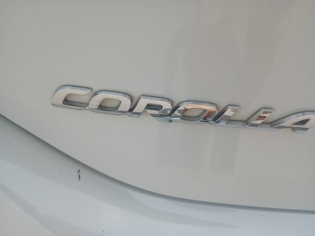 Used 2017 Toyota Corolla LE FWD image 16