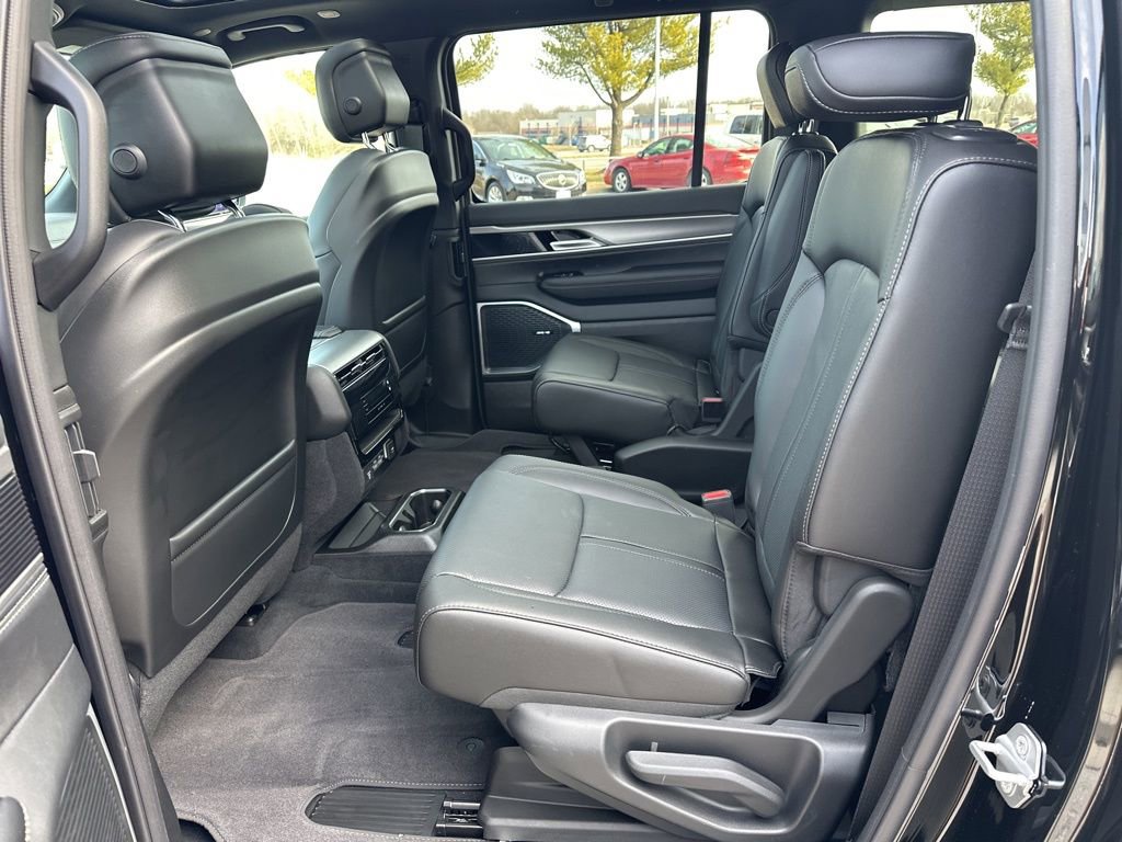 New 2026 Jeep Grand Wagoneer L 4WD w/ Premium Group I image 50