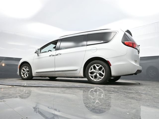 Used 2017 Chrysler Pacifica Touring-L w/ Tire & Wheel Group image 44