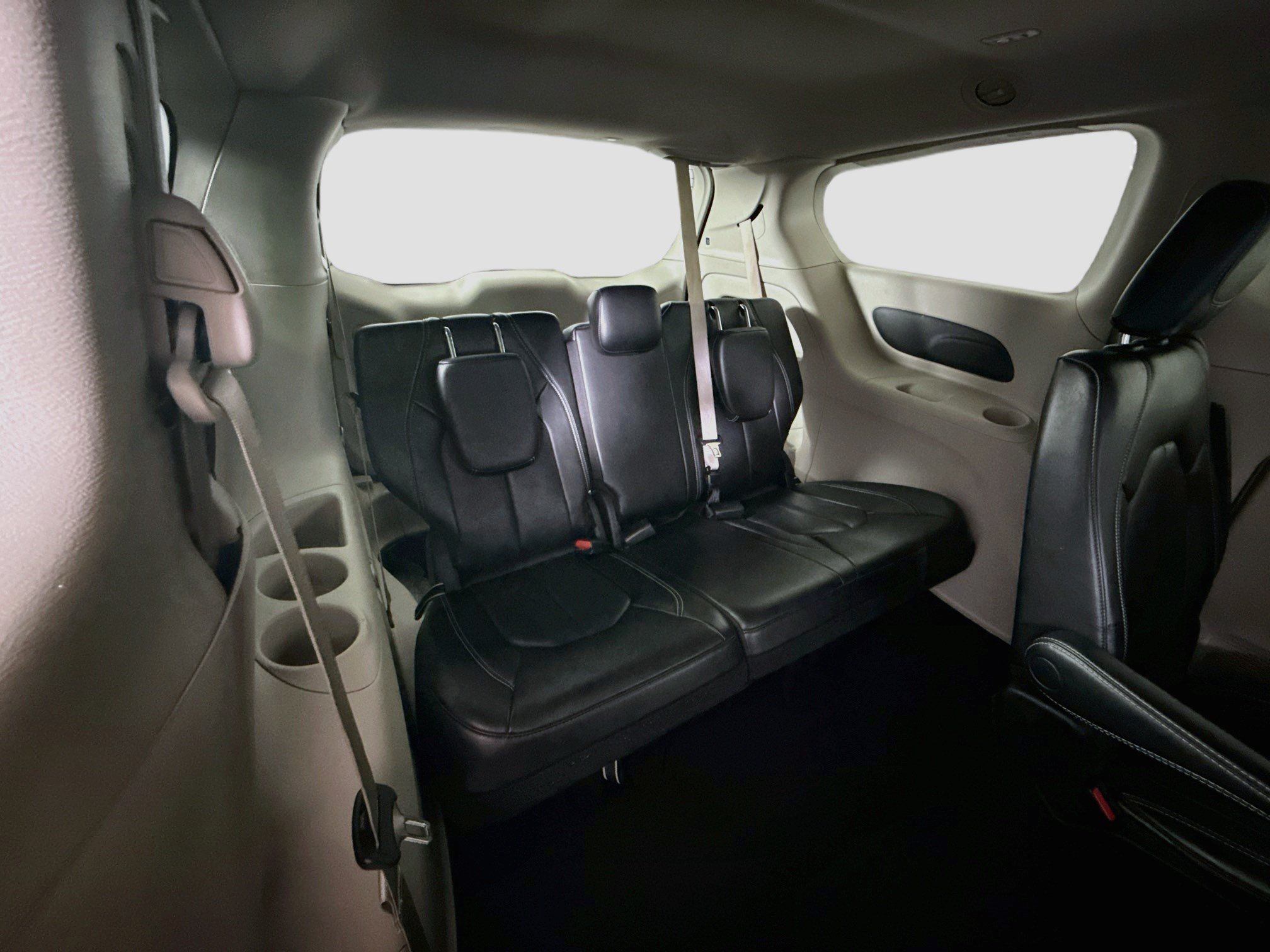 Used 2023 Chrysler Pacifica Touring-L FWD image 41