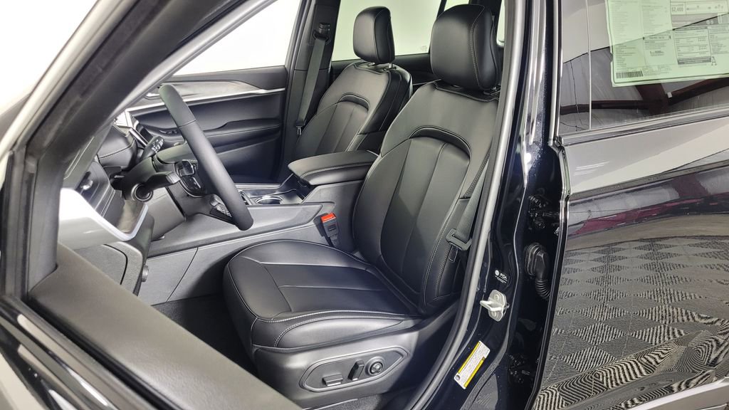 New 2025 Jeep Grand Cherokee Limited w/ Black Appearance Package image 15