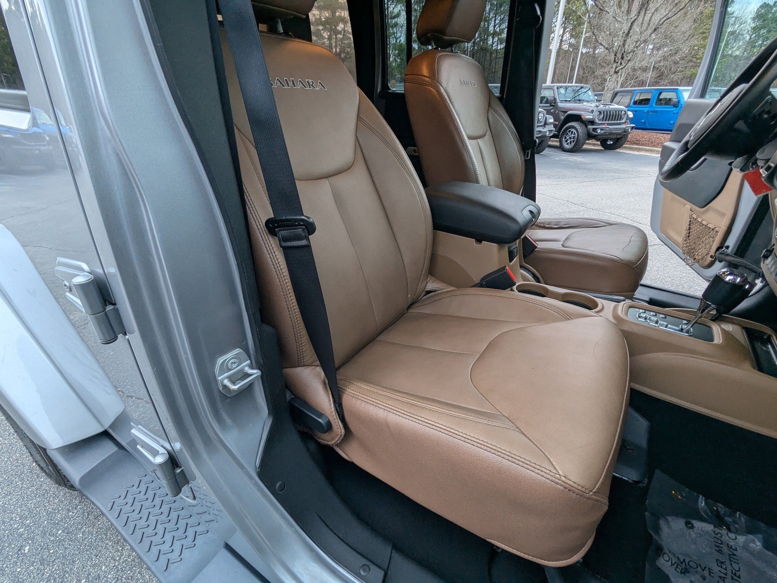 Used 2018 Jeep Wrangler Unlimited Sahara w/ Connectivity Group image 13