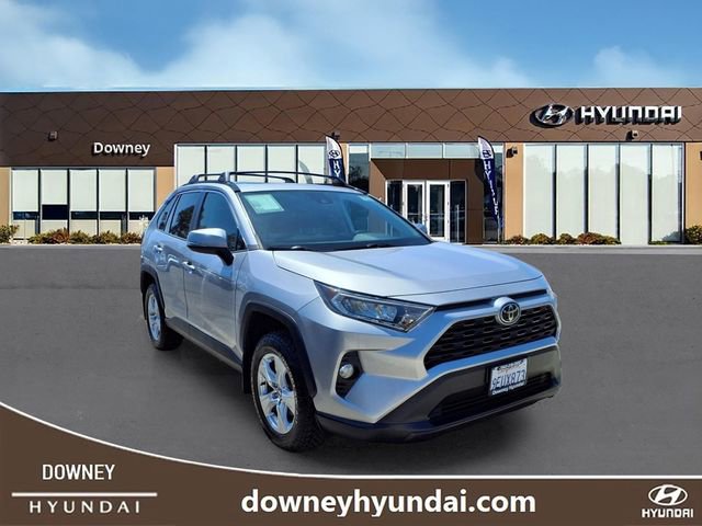 Used 2021 Toyota RAV4 XLE w/ Convenience Package FWD image 3