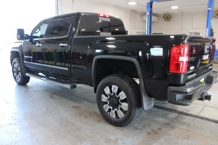 Used 2019 GMC Sierra 2500 Denali w/ LPO, Protection Package AWD/4WD image 8