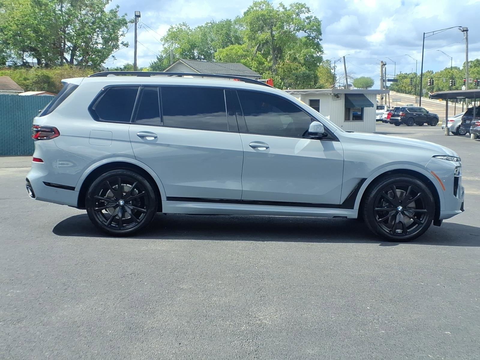 Used 2025 BMW X7 xDrive40i w/ M Sport Package image 23
