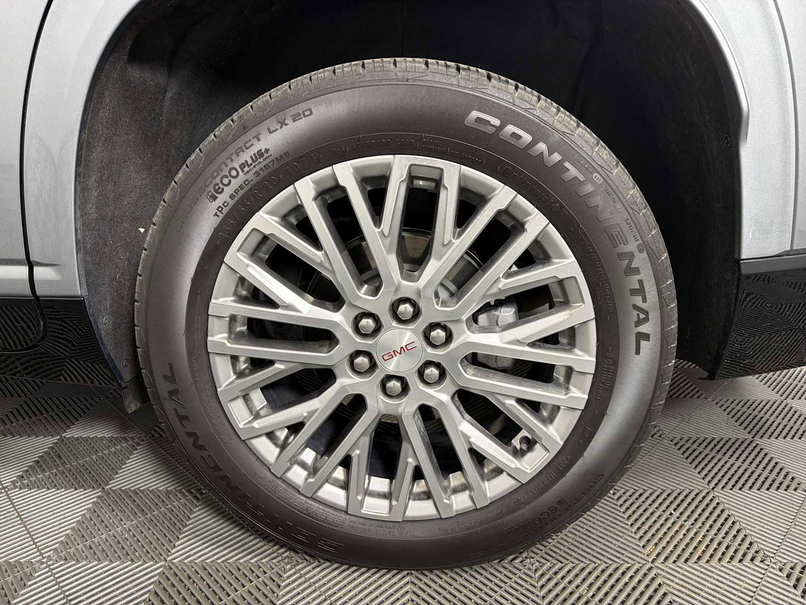 Used 2024 GMC Acadia Denali FWD image 20