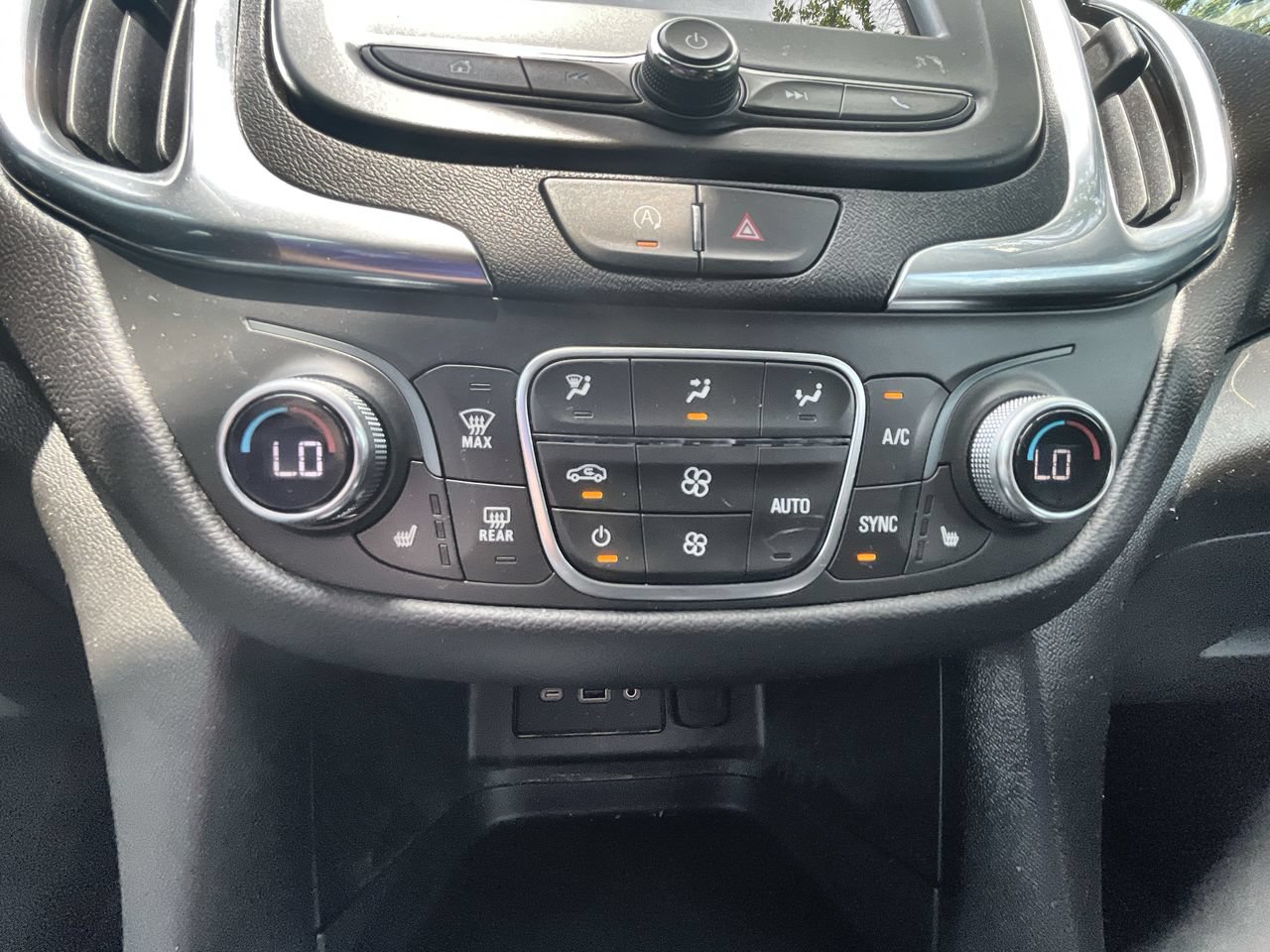 Used 2024 Chevrolet Equinox LT FWD image 18