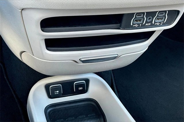 Used 2021 Chrysler Pacifica Touring-L image 24