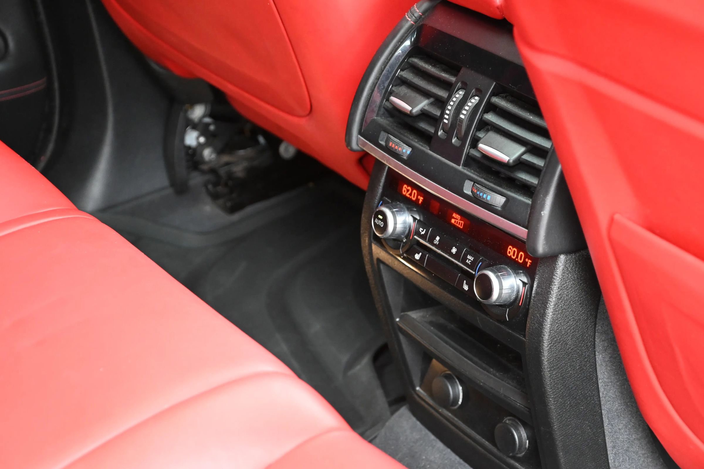 Used 2018 BMW X6 M AWD/4WD image 28