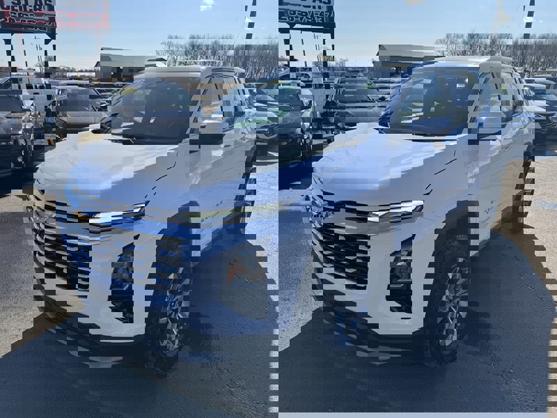 Used 2025 Chevrolet Equinox LT w/ Safety and Technology Package image 5