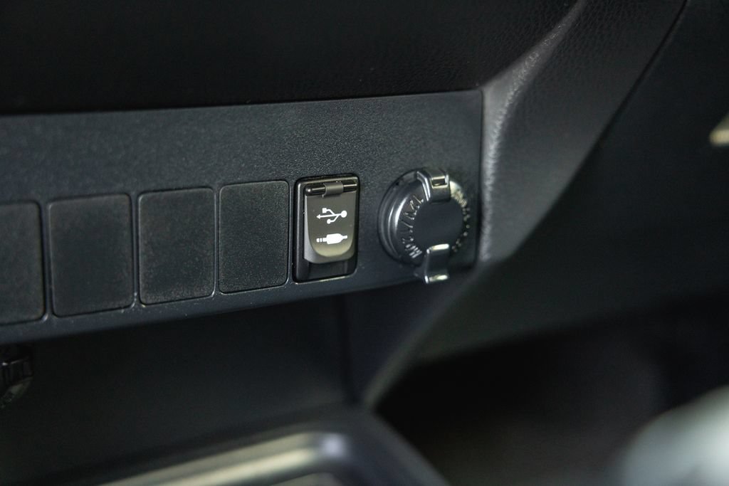 Used 2018 Toyota RAV4 XLE w/ All Weather Liner Package FWD image 21