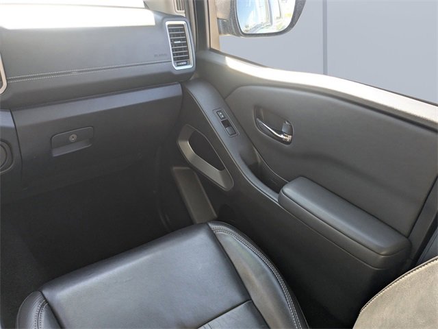 Used 2022 Nissan Frontier SV w/ SV Premium Package image 17