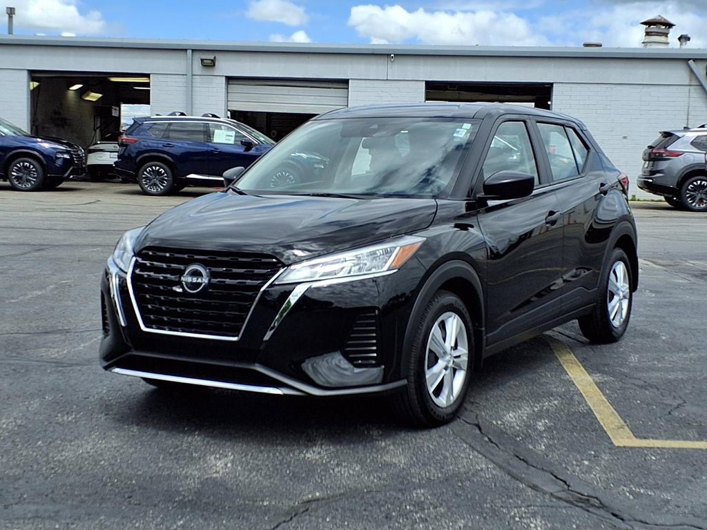 Certified 2025 Nissan Kicks Play S FWD image 2