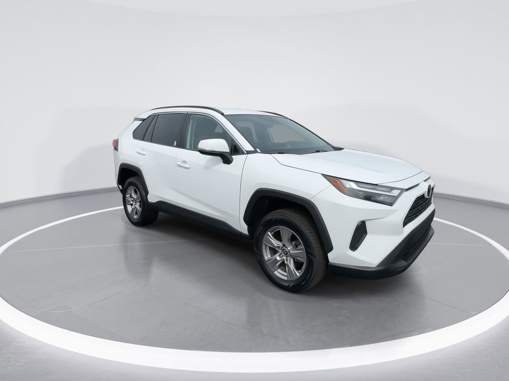 Used 2022 Toyota RAV4 XLE AWD/4WD image 2