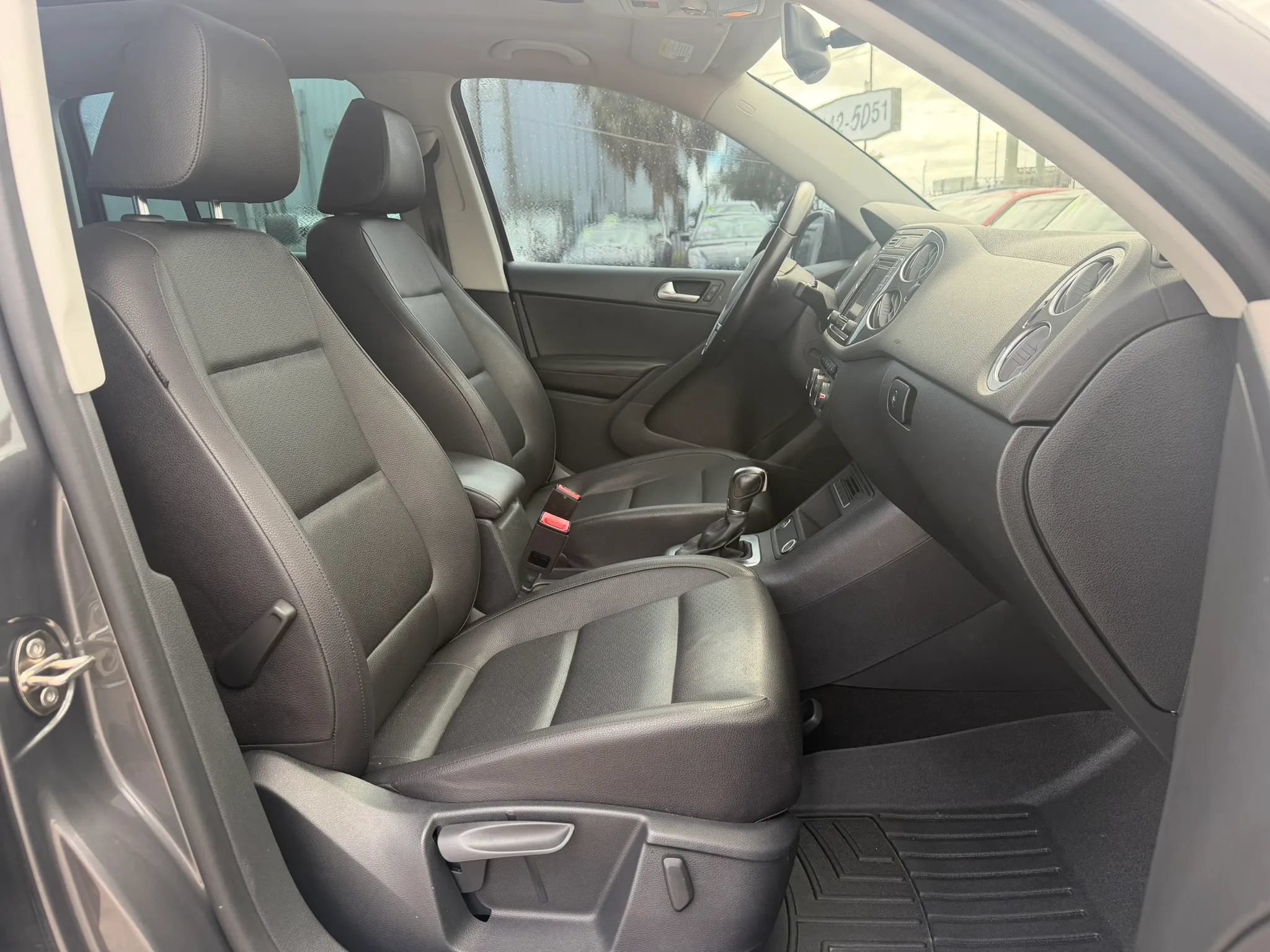 Used 2016 Volkswagen Tiguan SE FWD image 12