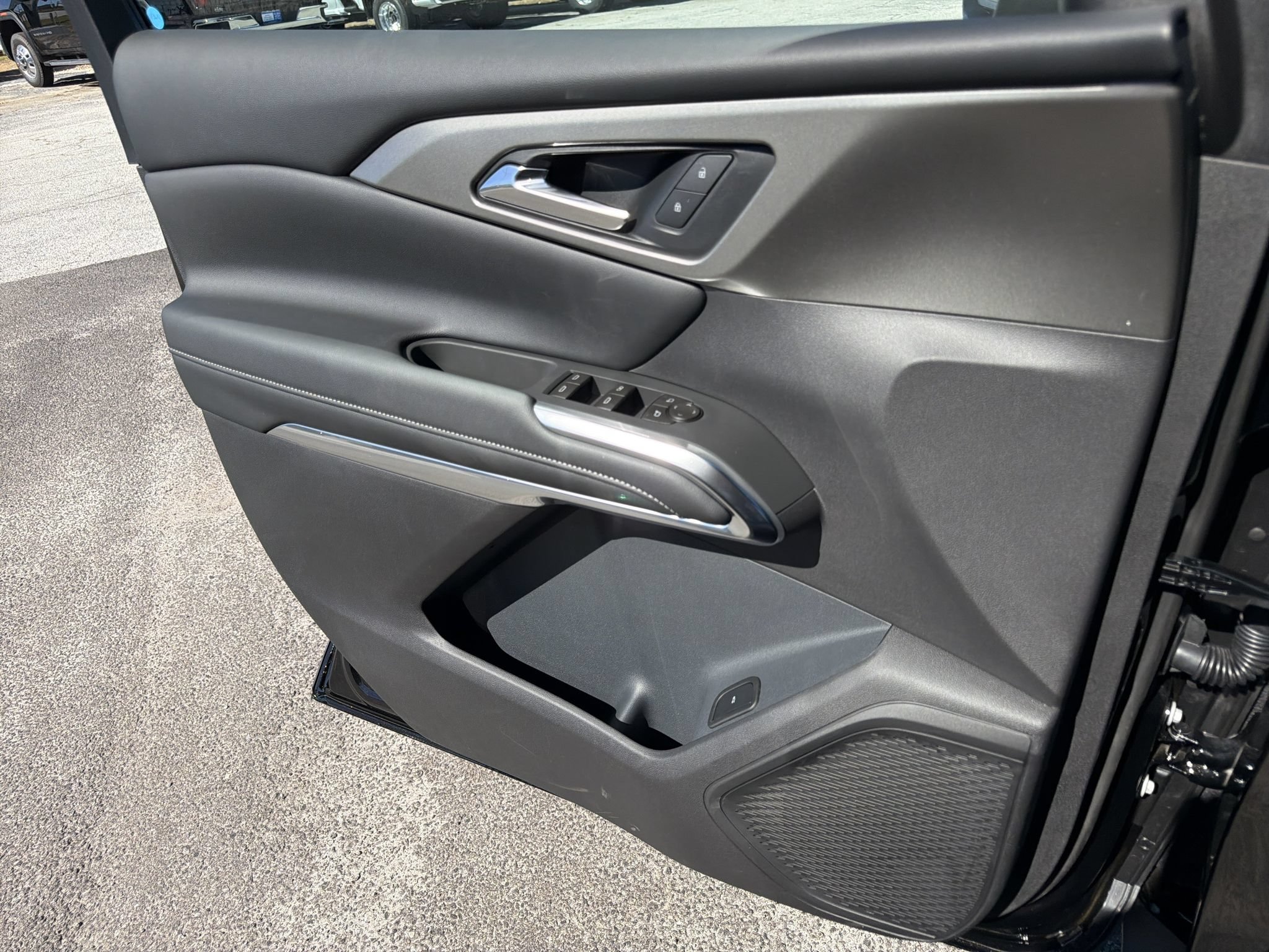 New 2027 Chevrolet Traverse LT w/ Midnight/Sport Edition FWD image 14