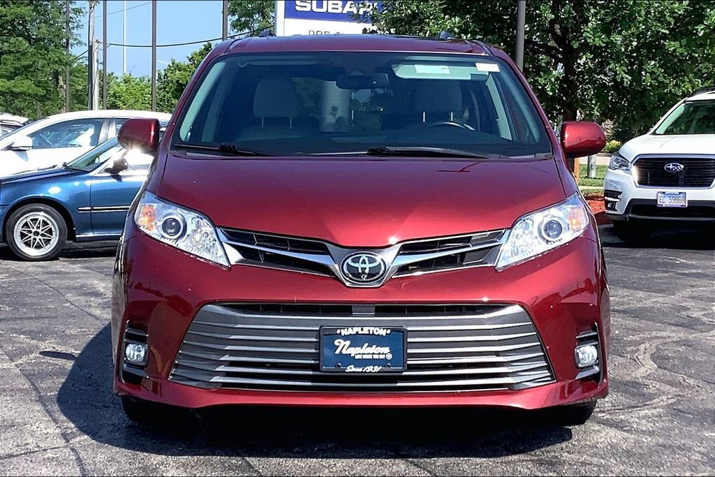 Used 2020 Toyota Sienna XLE FWD image 2