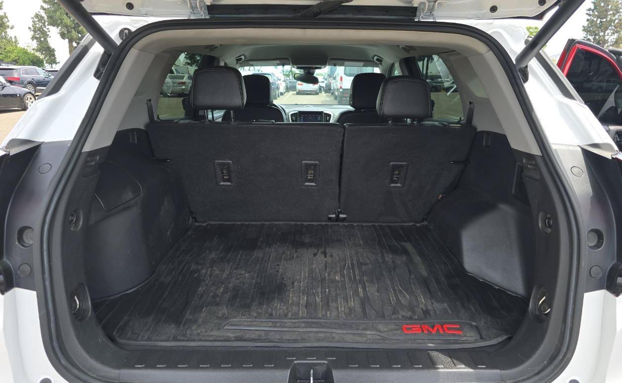 Used 2024 GMC Terrain SLT FWD image 10