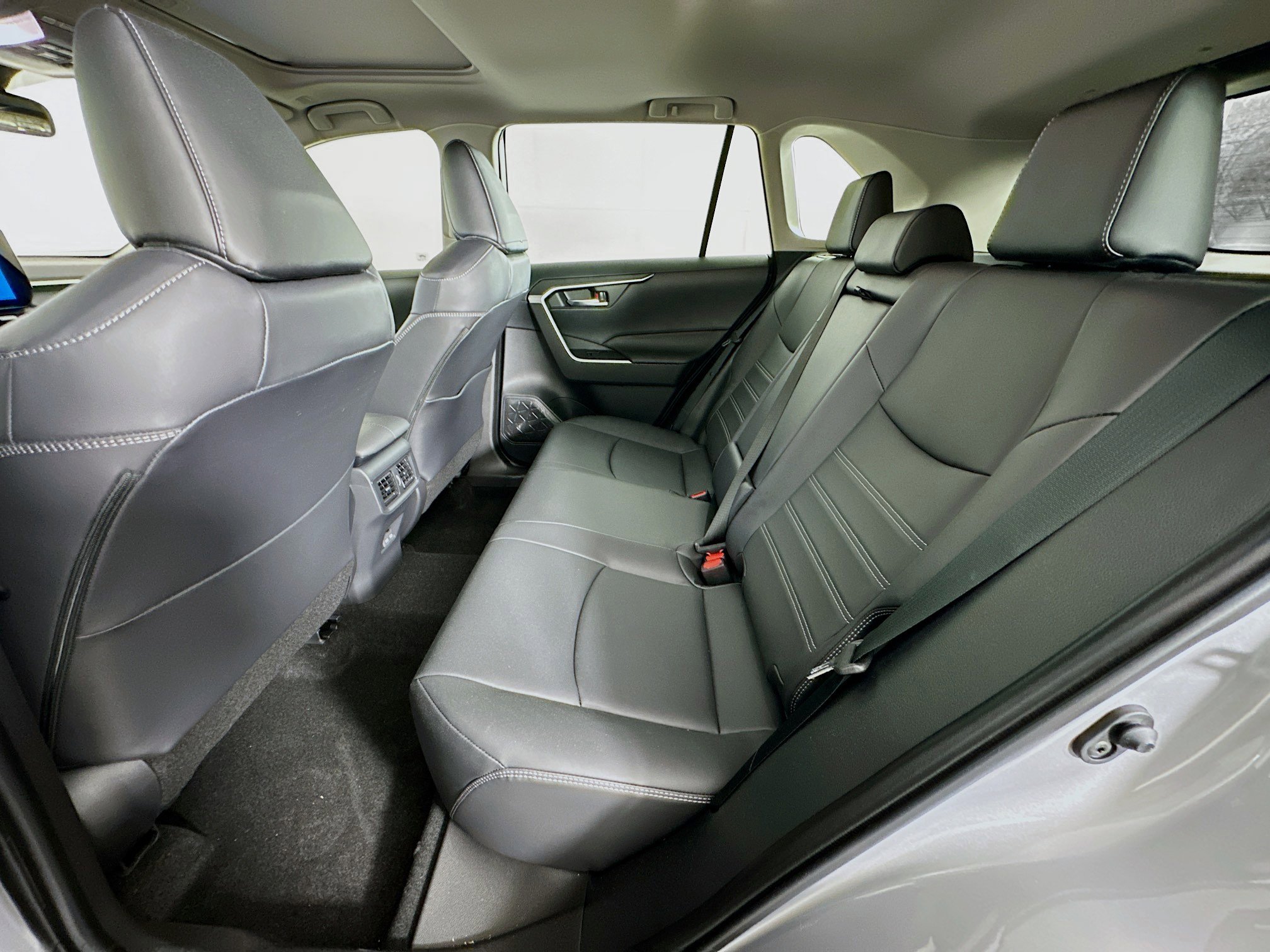 Used 2025 Toyota RAV4 XLE Premium w/ Weather Package FWD image 27