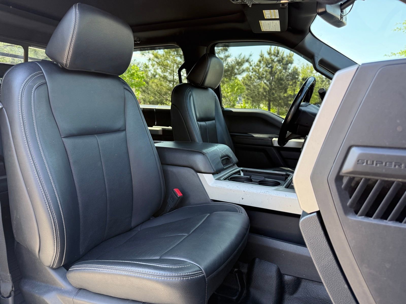 Used 2022 Ford F350 Lariat w/ Black Appearance Package AWD/4WD image 37