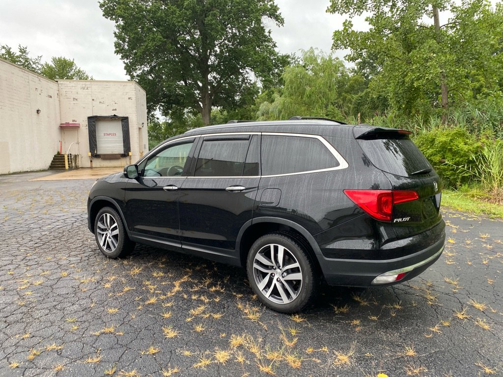 Used 2017 Honda Pilot Elite image 3