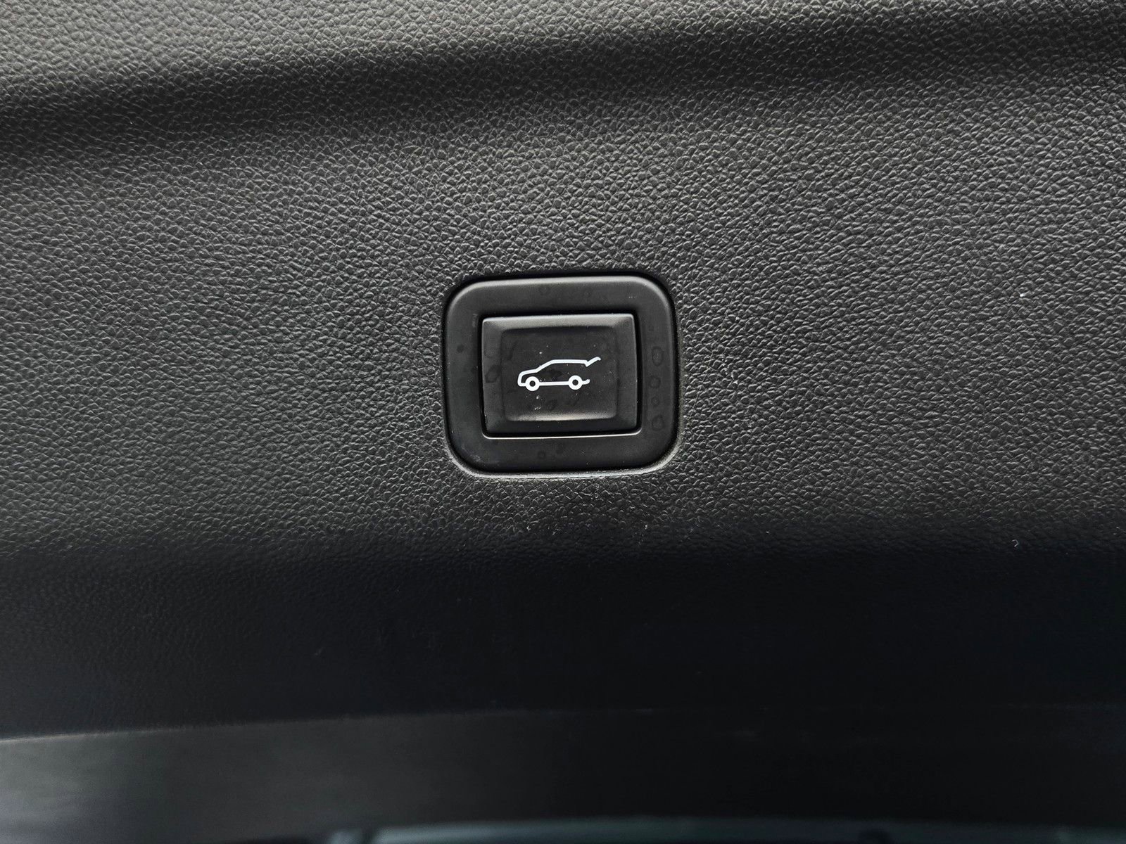 Used 2024 GMC Yukon XL SLT image 26