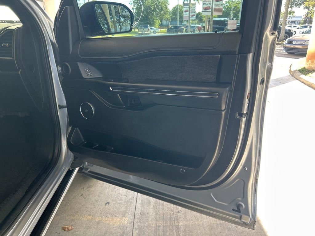 Used 2021 Ford Expedition Max Limited image 24