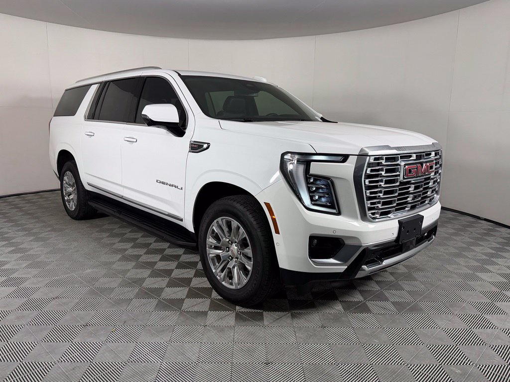 Used 2025 GMC Yukon XL Denali AWD/4WD image 4