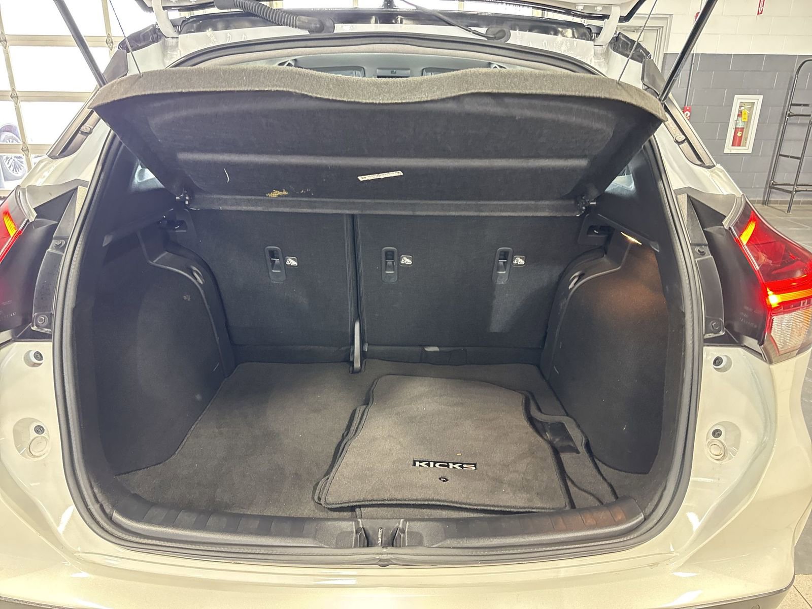 Used 2023 Nissan Kicks SR w/ SR Premium Package image 38