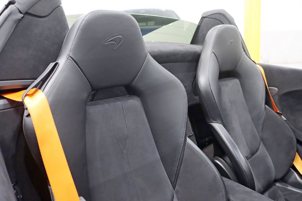 Used 2020 McLaren 600LT Spider RWD image 36