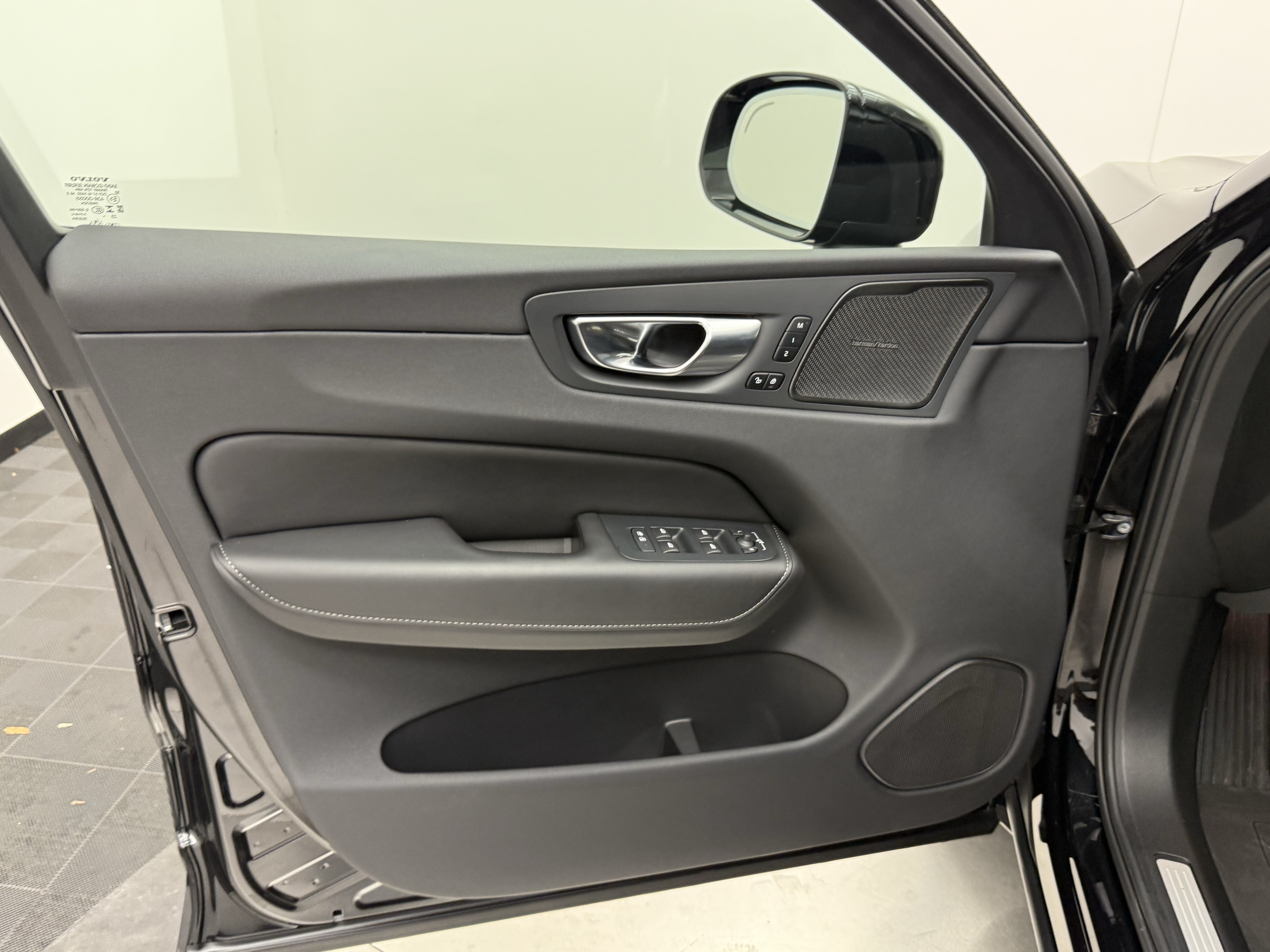 Certified 2024 Volvo XC60 B5 Ultimate AWD/4WD image 10