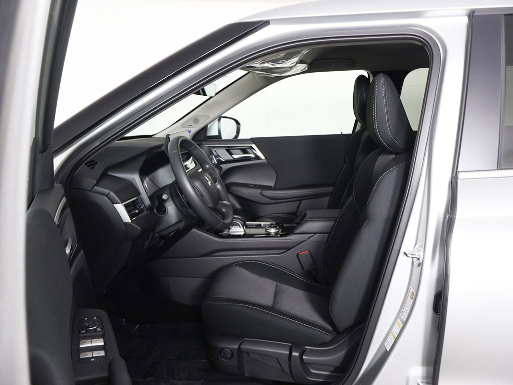 New 2026 Mitsubishi Outlander ES FWD image 26