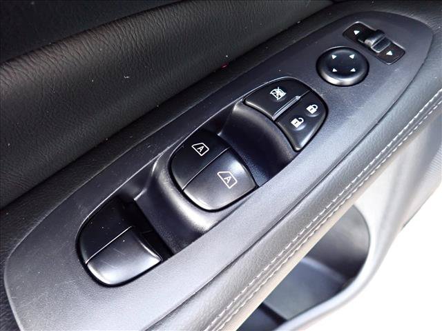 Used 2019 Nissan Pathfinder SL AWD/4WD image 17