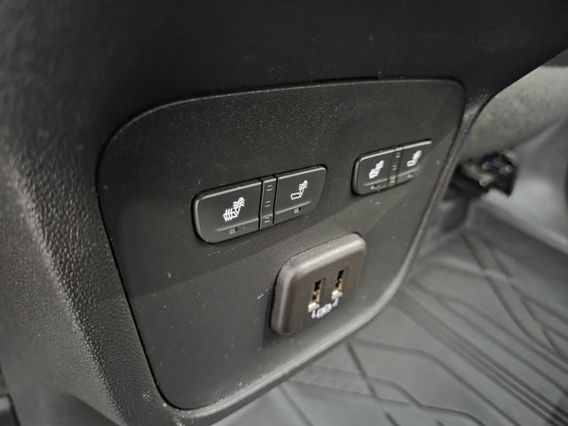Used 2023 Chevrolet Equinox Premier FWD image 12