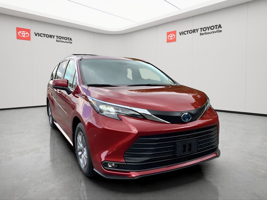 New 2025 Toyota Sienna XLE