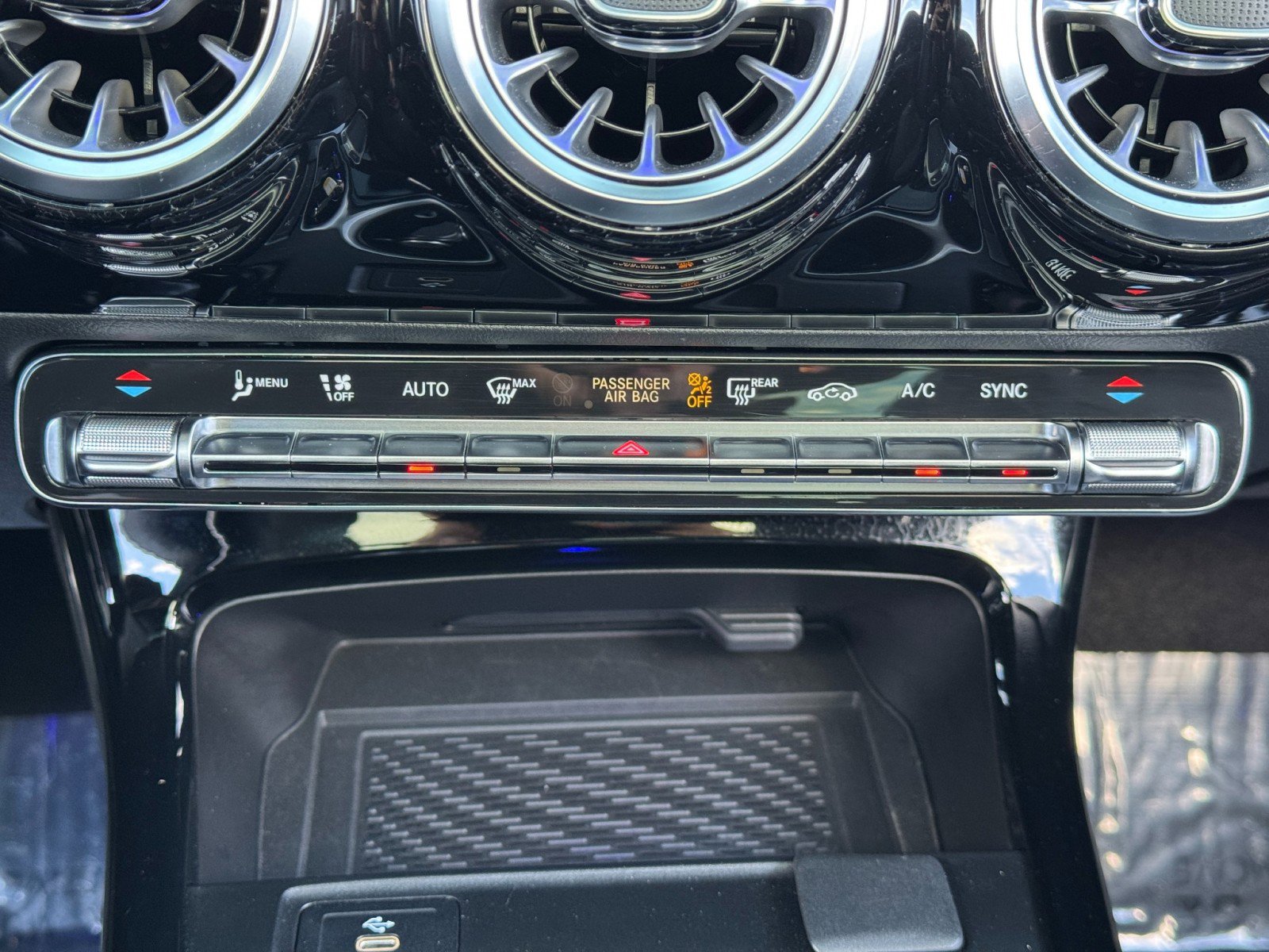 Used 2024 Mercedes-Benz CLA 250 4MATIC image 32