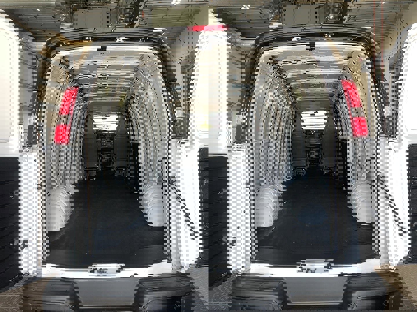 Used 2025 GMC Savana 3500 Extended RWD image 7